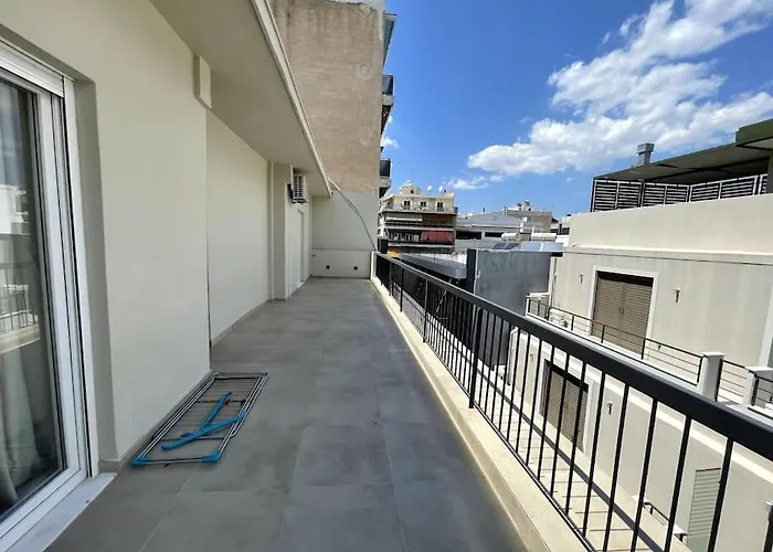 Modern Penthouse In Pagrati