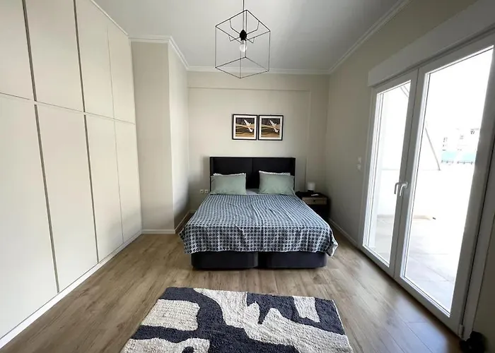 Modern Penthouse In Pagrati